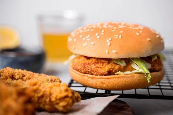 Hambúrguer de frango caseiro